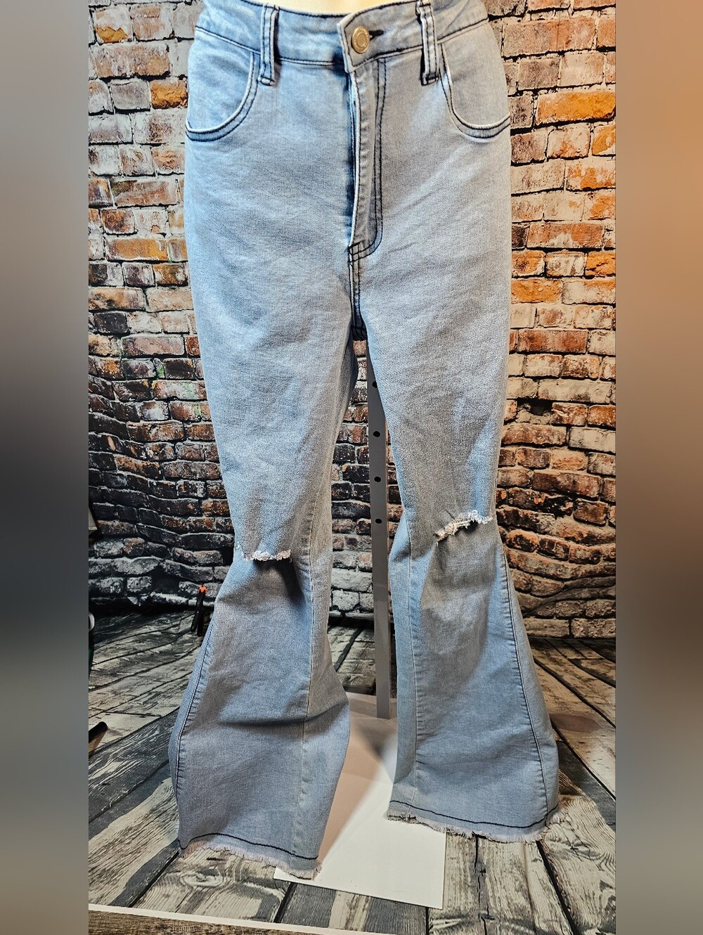 Saints & Hearts NWT High Rise Skinny Flare Jeans Light Wash Distressed Knee Sz L